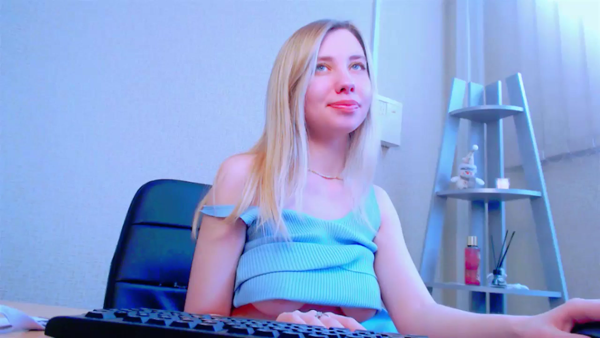 Gallery image thumbnail from AliceFire_'s myfreecams stream on, 04/09/2025, 09:59 image 16 of 20