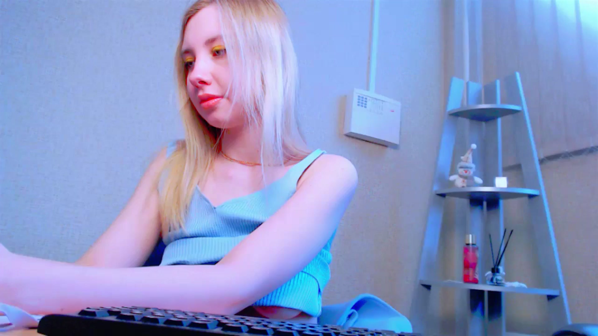Gallery image thumbnail from AliceFire_'s myfreecams stream on, 04/09/2025, 09:59 image 14 of 20