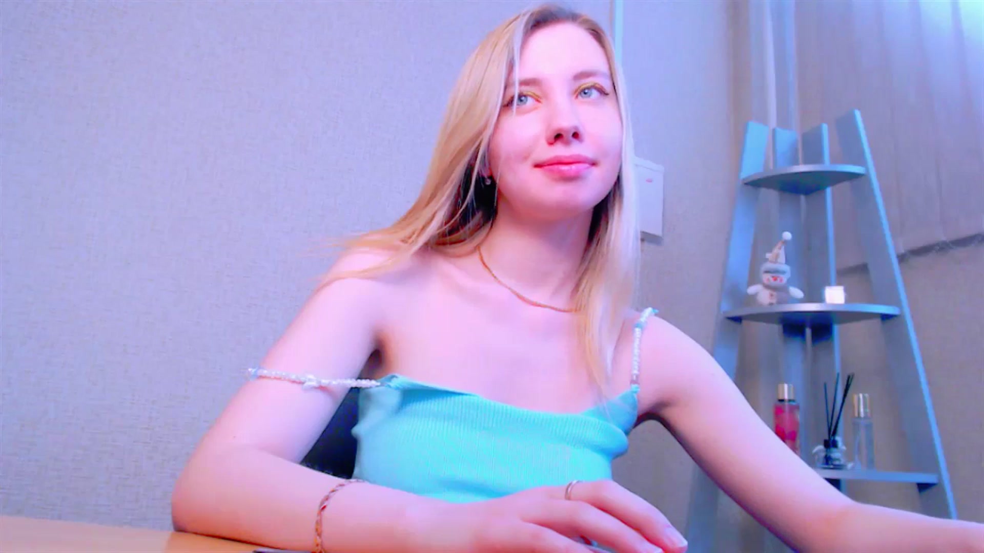 Gallery image thumbnail from AliceFire_'s myfreecams stream on, 04/10/2025, 09:13 image 16 of 20