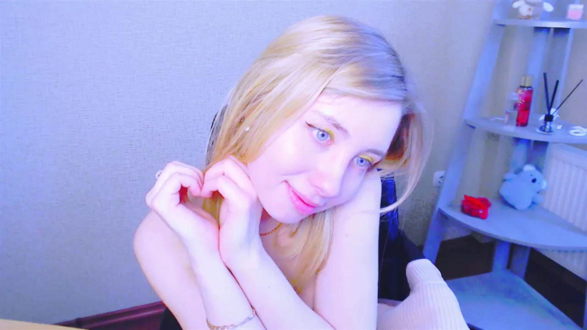 Gallery image thumbnail from AliceFire_'s myfreecams stream on, 04/16/2025, 10:37 image 9 of 20