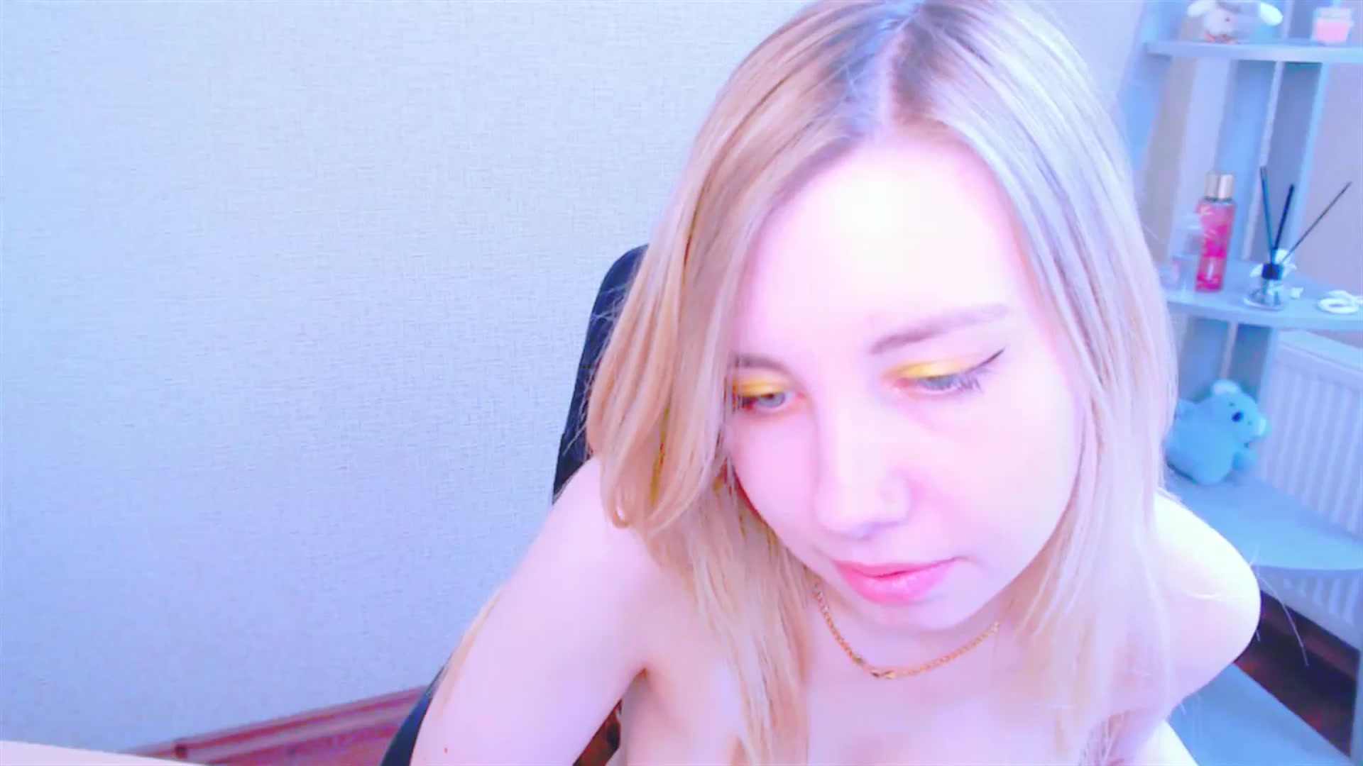 Gallery image thumbnail from AliceFire_'s myfreecams stream on, 04/16/2025, 12:09 image 6 of 20