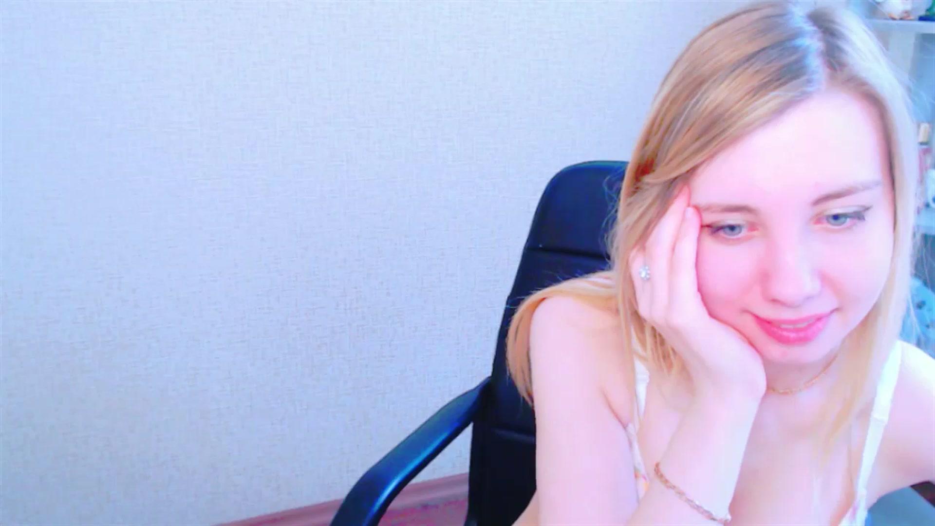 Gallery image thumbnail from AliceFire_'s myfreecams stream on, 04/18/2025, 12:04 image 20 of 20