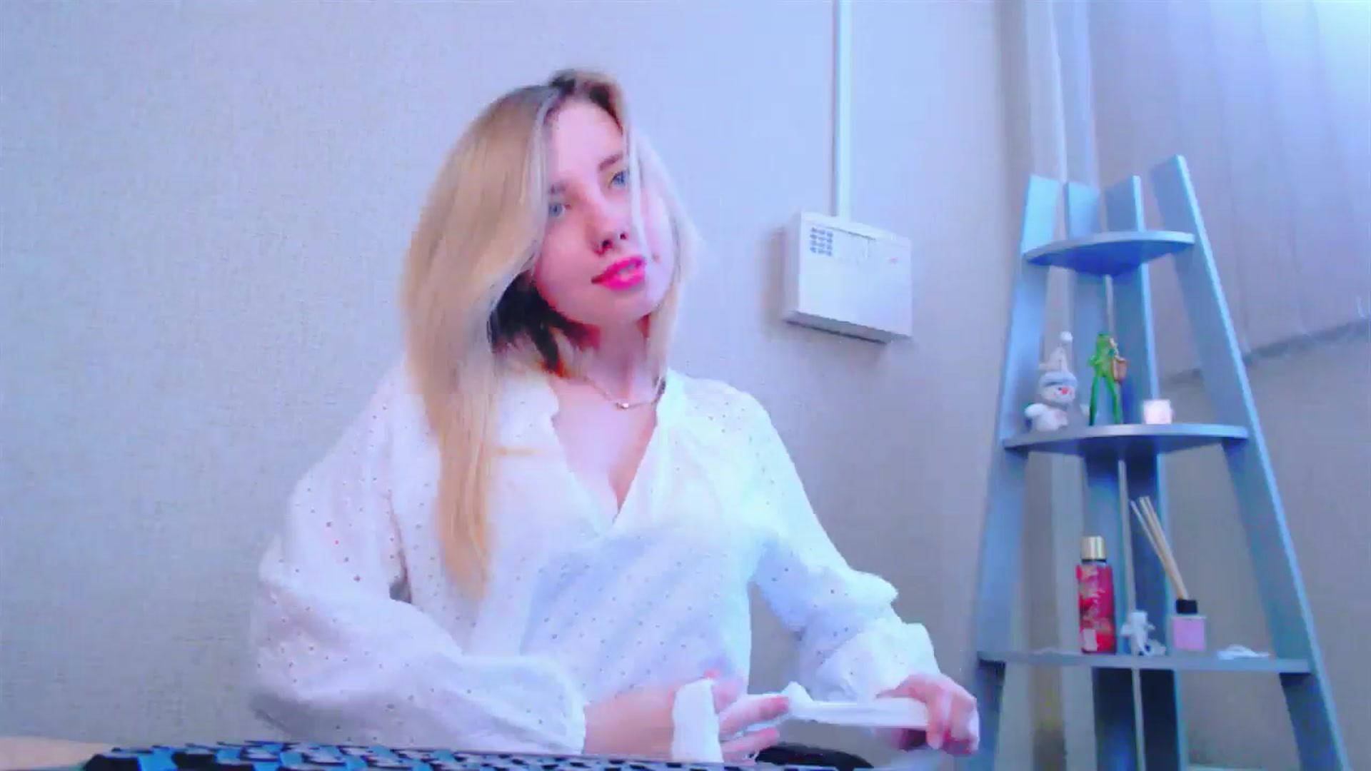 Gallery image thumbnail from AliceFire_'s myfreecams stream on, 04/22/2025, 12:49 image 20 of 20
