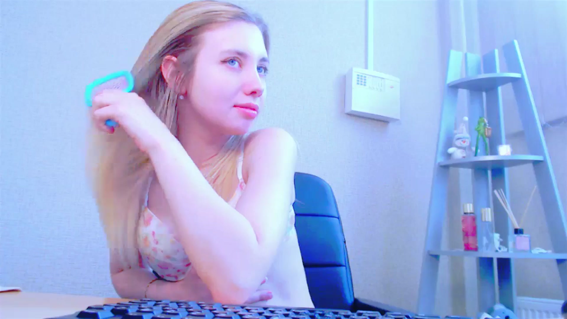 Gallery image thumbnail from AliceFire_'s myfreecams stream on, 04/26/2025, 12:16 image 14 of 20