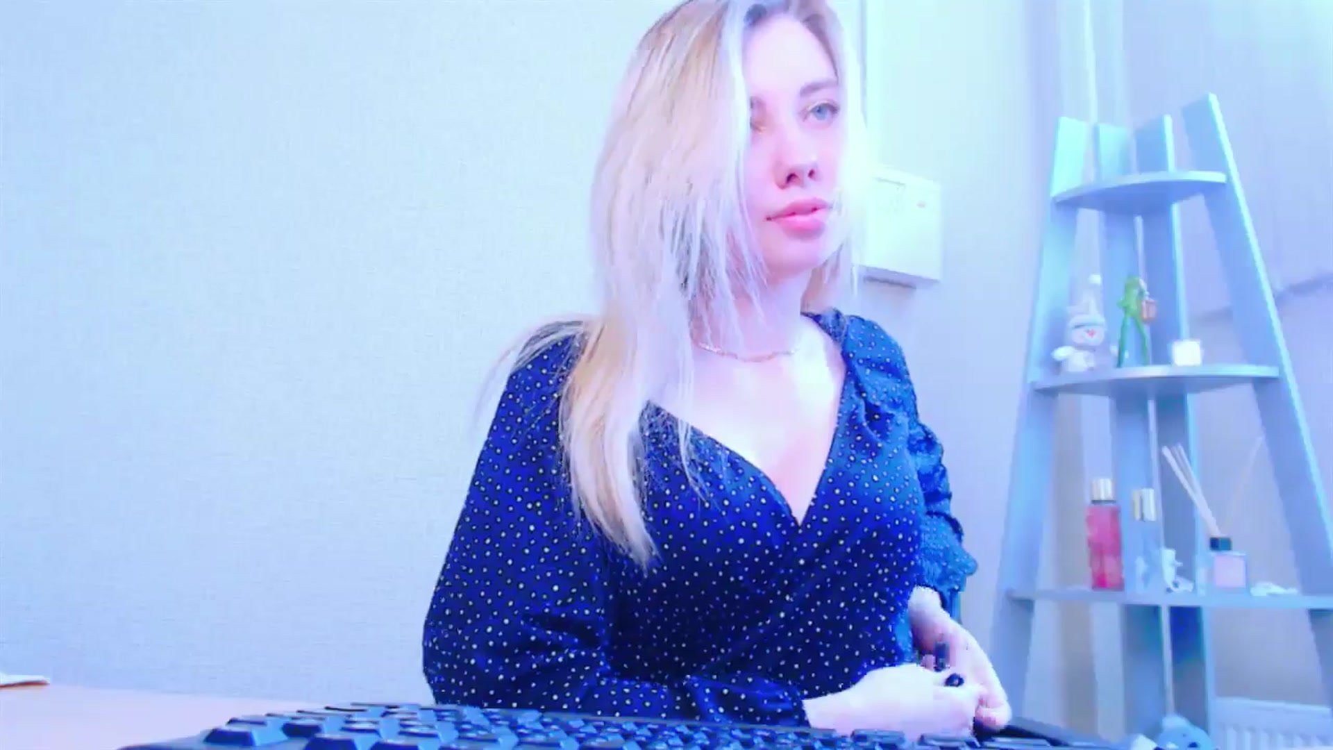 Gallery image thumbnail from AliceFire_'s myfreecams stream on, 04/26/2025, 12:16 image 19 of 20