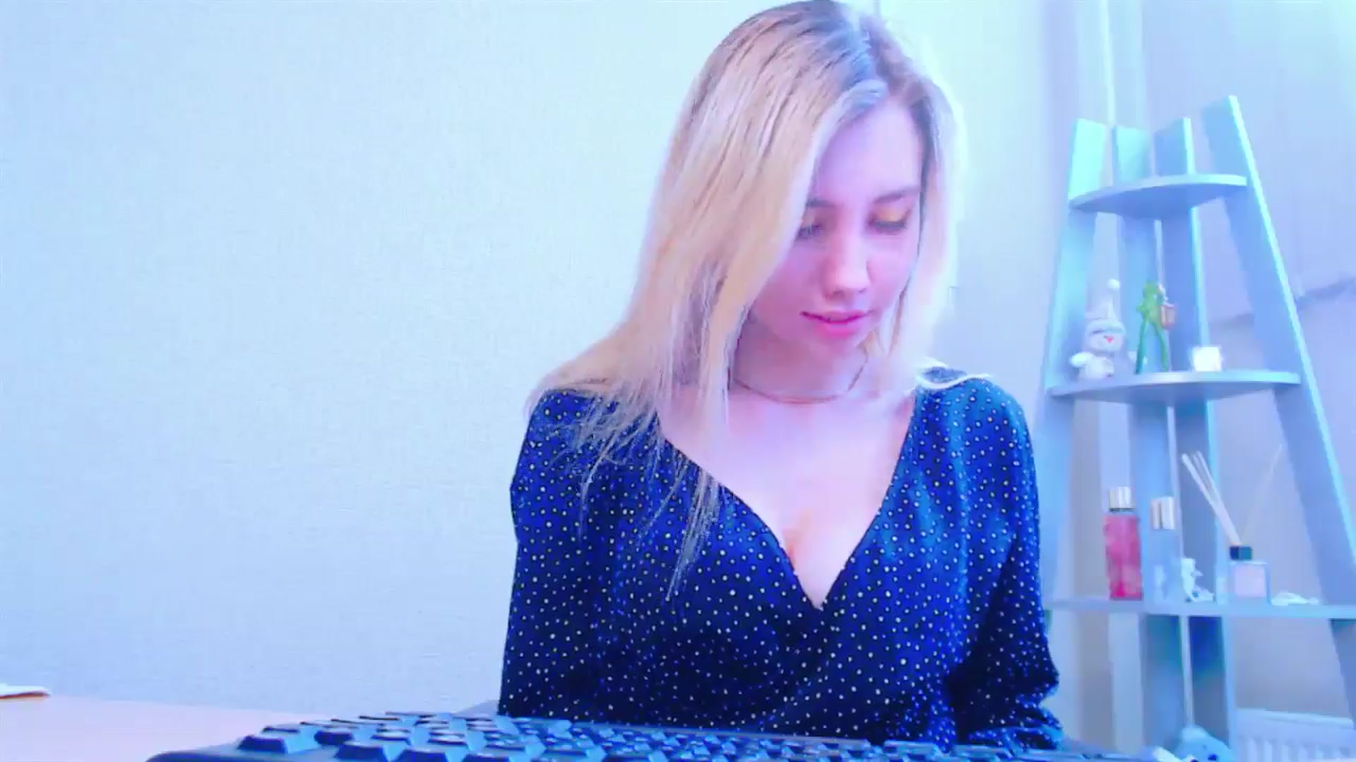 Gallery image thumbnail from AliceFire_'s myfreecams stream on, 04/26/2025, 12:16 image 20 of 20