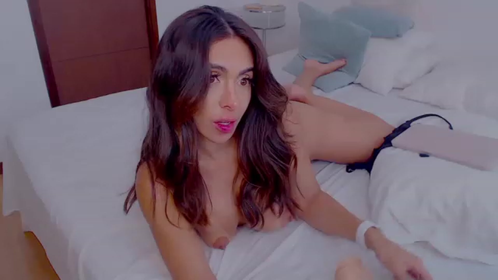 Gallery image thumbnail from AliceFox_'s myfreecams stream on, 11/24/2022, 19:39 image 1 of 20