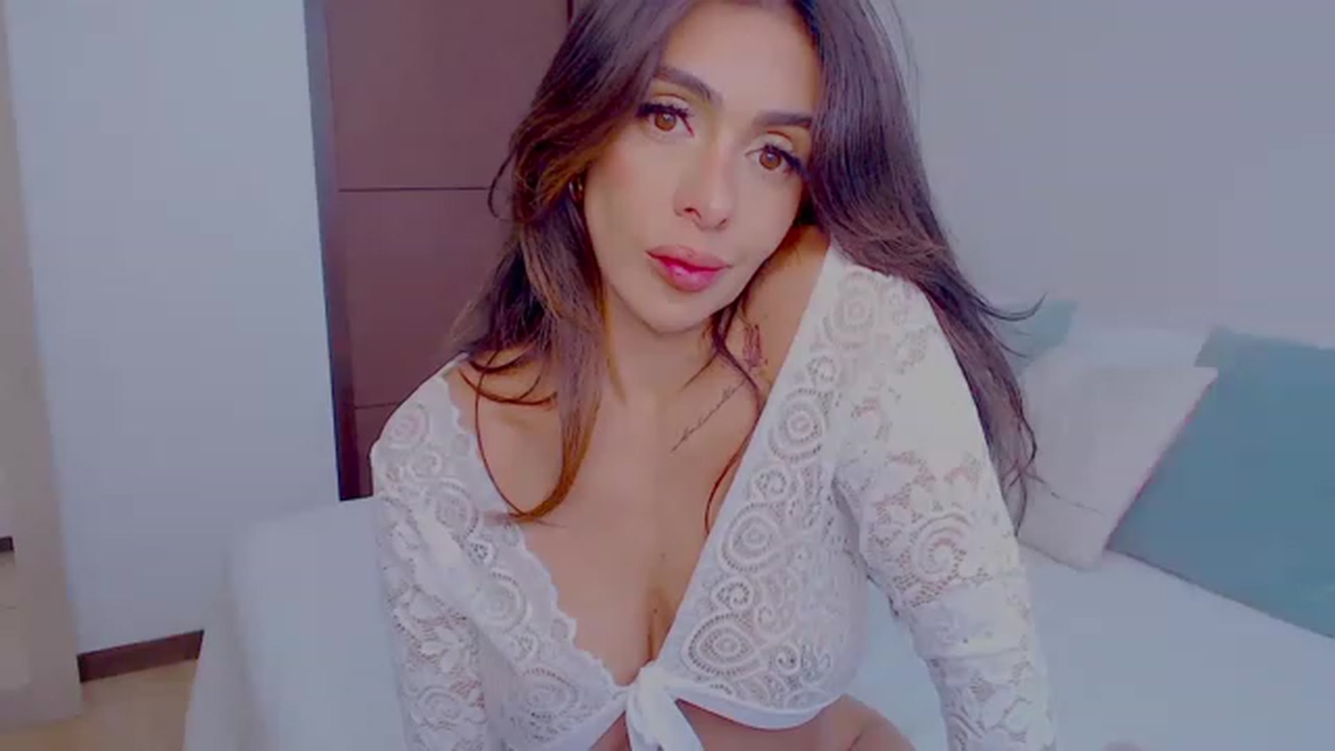 Gallery image thumbnail from AliceFox_'s myfreecams stream on, 12/03/2022, 17:25 image 3 of 20