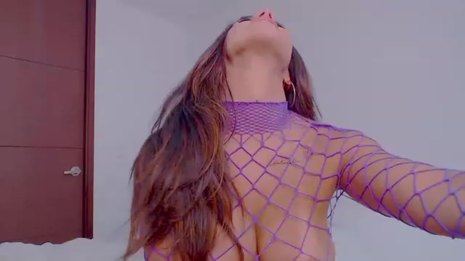 Gallery image thumbnail from AliceFox_'s myfreecams stream on, 02/24/2023, 17:54 image 9 of 20