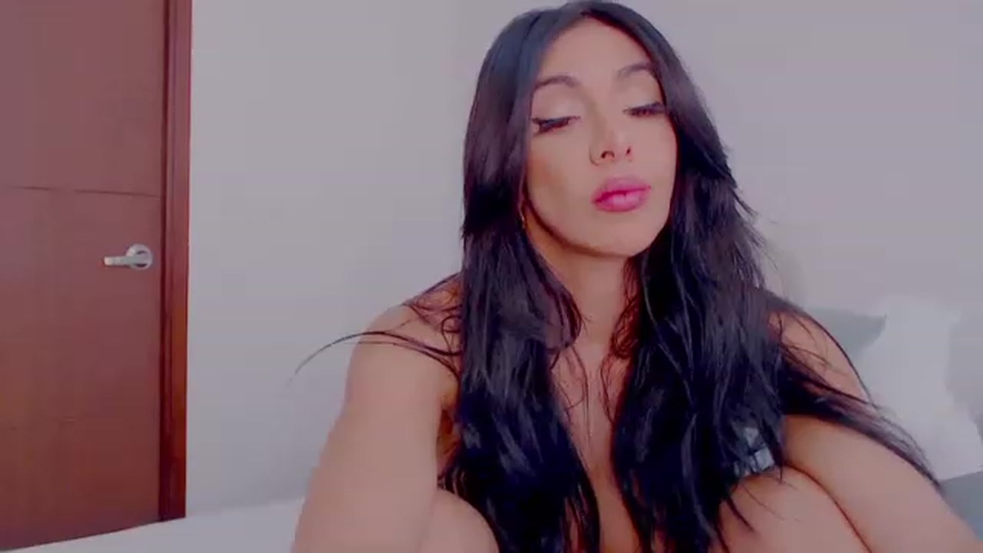 Gallery image thumbnail from AliceFox_'s myfreecams stream on, 04/09/2023, 19:08 image 18 of 20