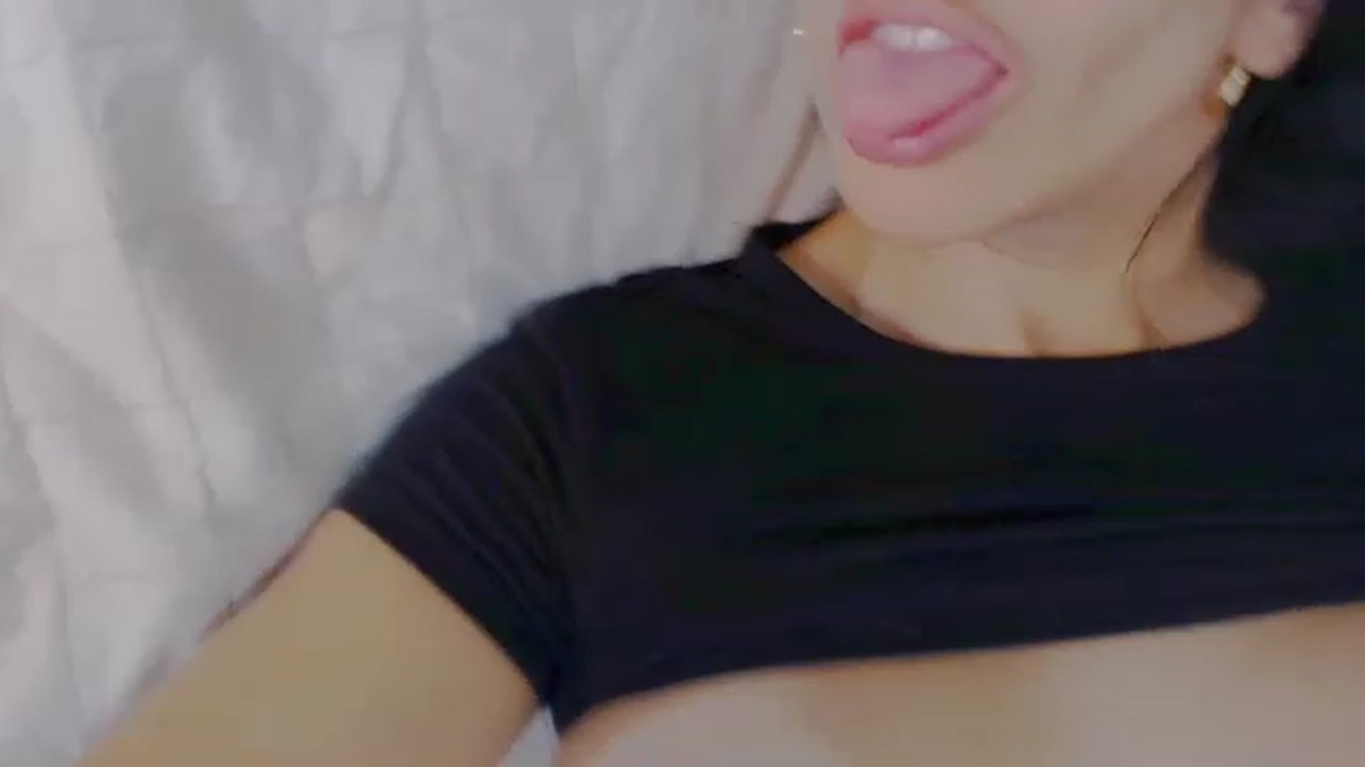 Gallery image thumbnail from AliceFox_'s myfreecams stream on, 06/17/2023, 20:36 image 16 of 20