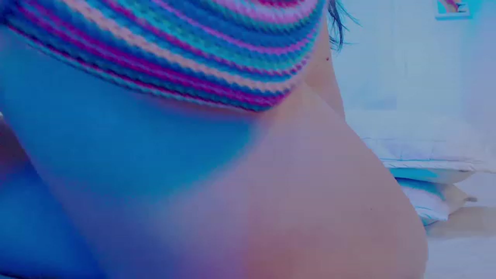 Gallery image thumbnail from AliceFox_'s myfreecams stream on, 07/19/2023, 03:08 image 1 of 20