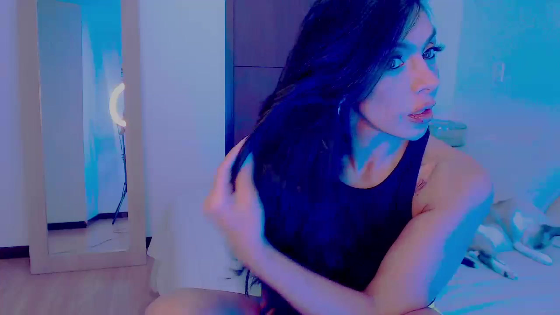Gallery image thumbnail from AliceFox_'s myfreecams stream on, 07/19/2023, 19:31 image 1 of 20