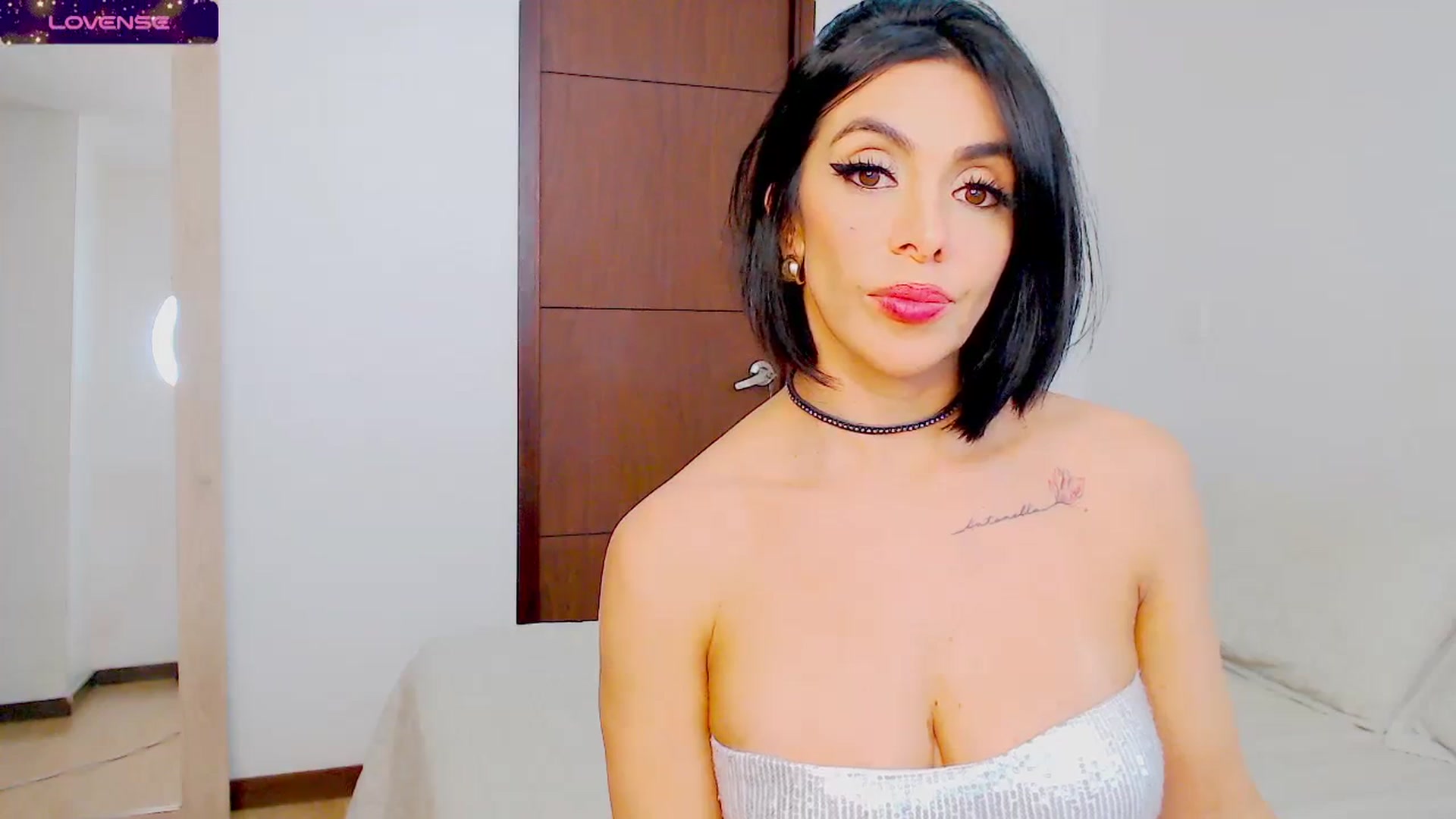 Gallery image thumbnail from AliceFox_'s myfreecams stream on, 12/24/2023, 20:11 image 16 of 20