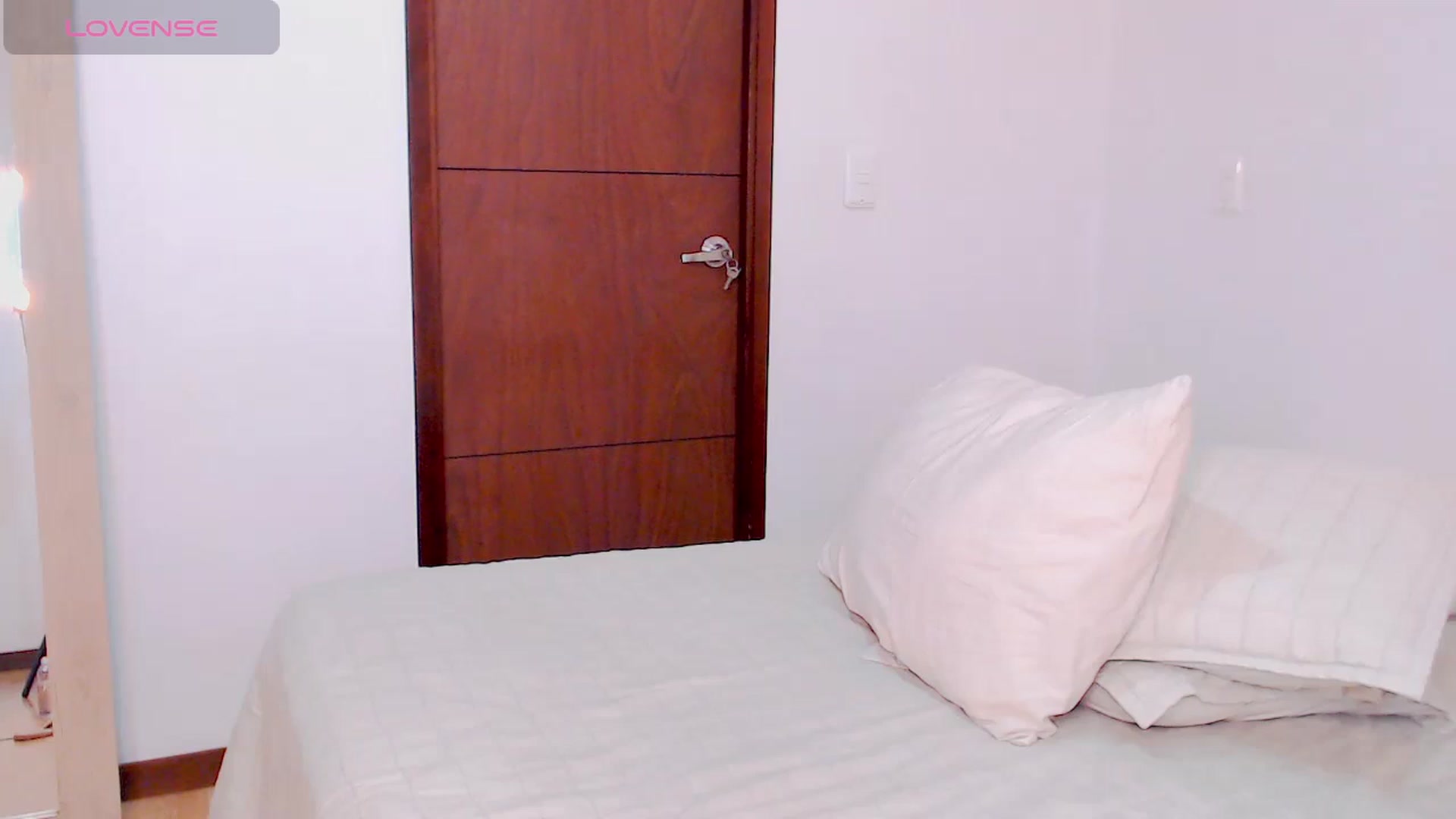 Gallery image thumbnail from AliceFox_'s myfreecams stream on, 01/13/2024, 24:20 image 20 of 20