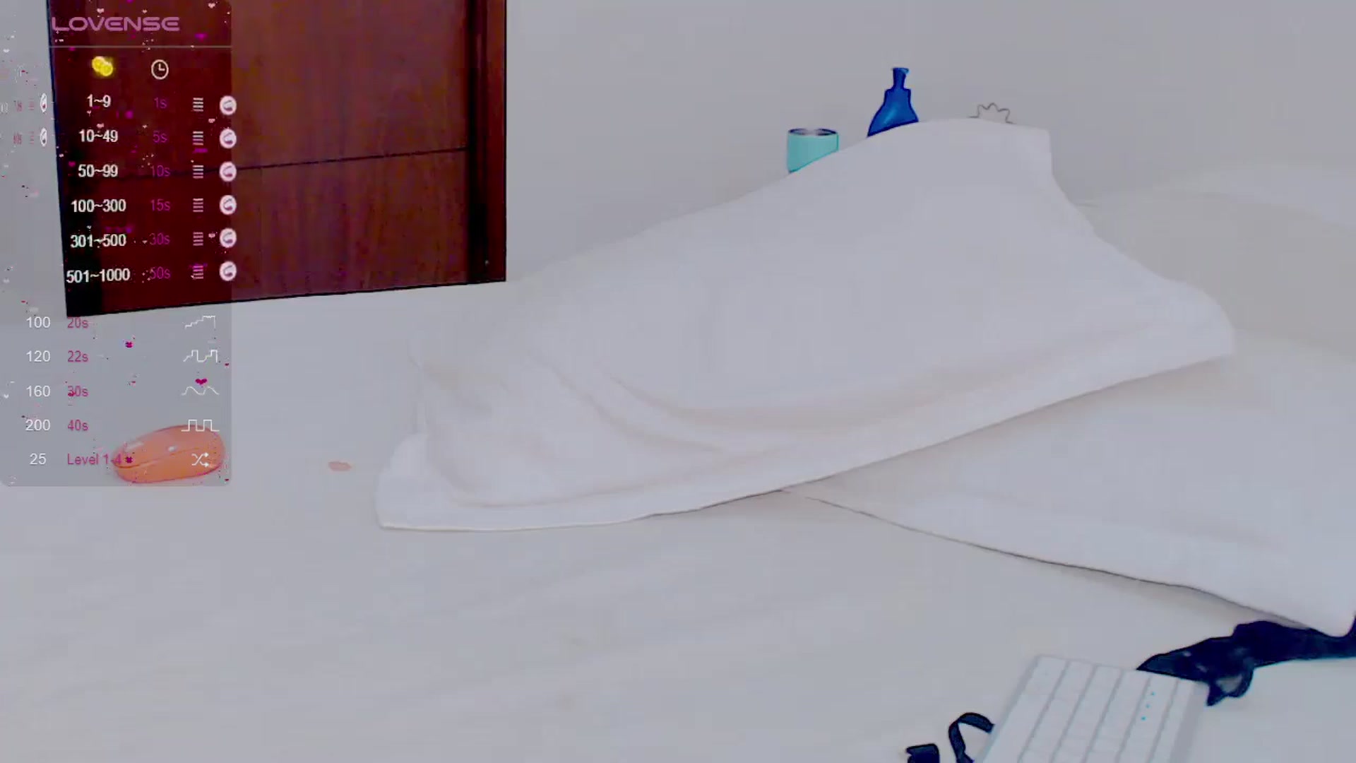 Gallery image thumbnail from AliceFox_'s myfreecams stream on, 01/27/2024, 17:09 image 13 of 20