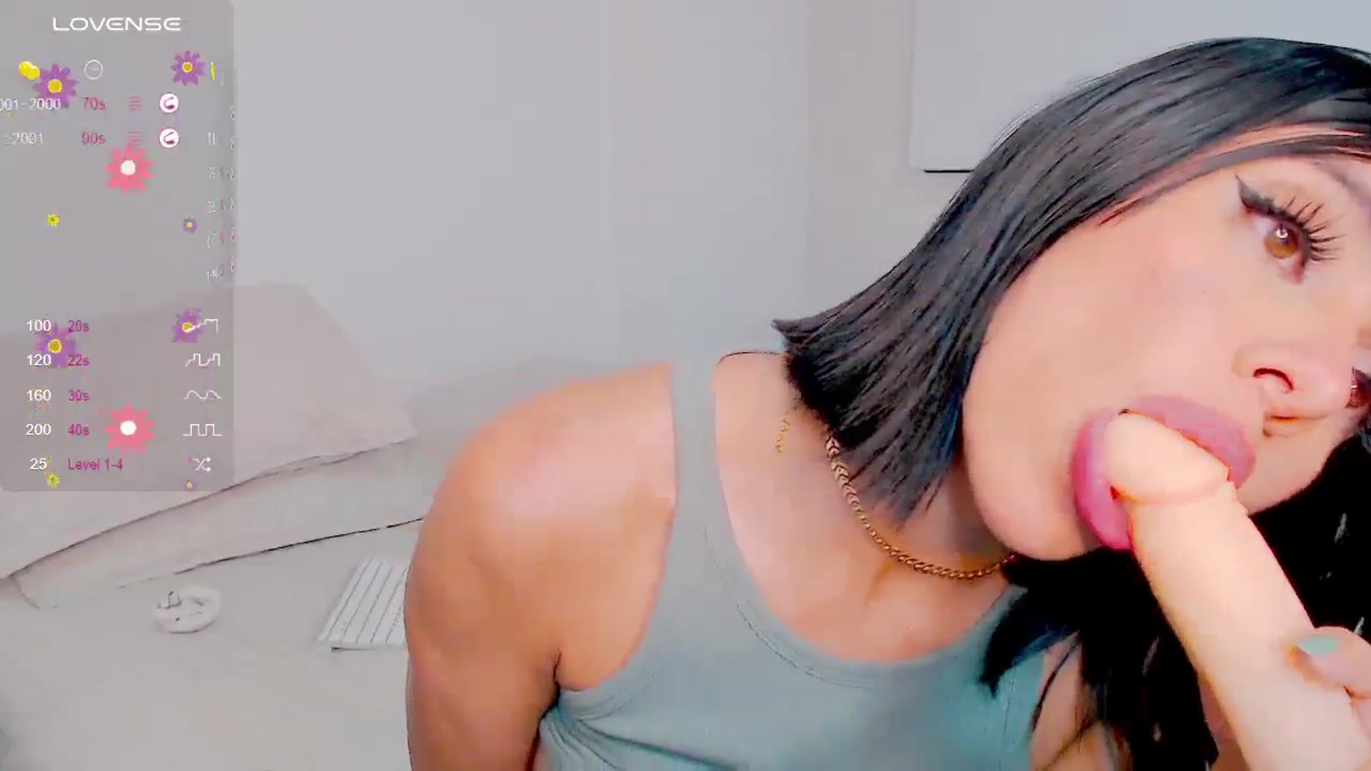 Gallery image thumbnail from AliceFox_'s myfreecams stream on, 02/17/2024, 23:56 image 17 of 20