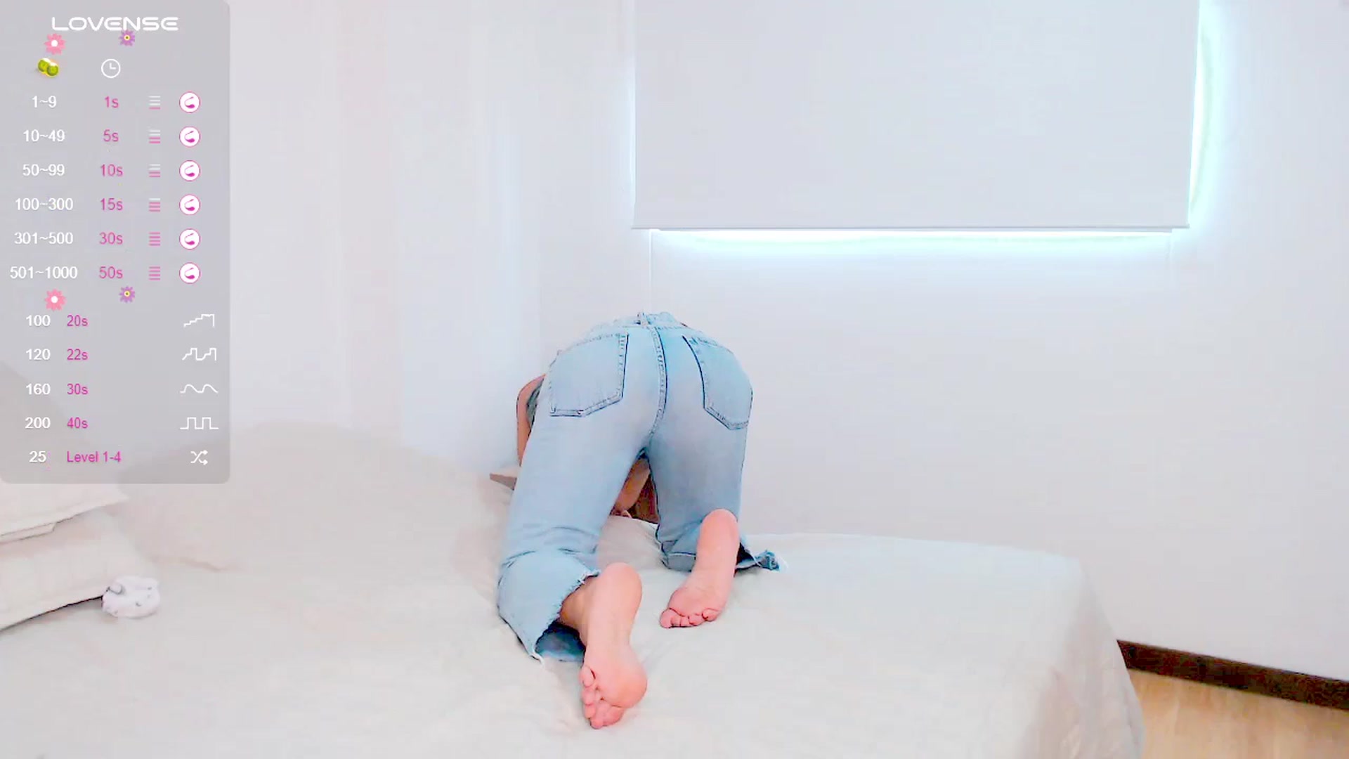 Gallery image thumbnail from AliceFox_'s myfreecams stream on, 02/17/2024, 23:56 image 1 of 20
