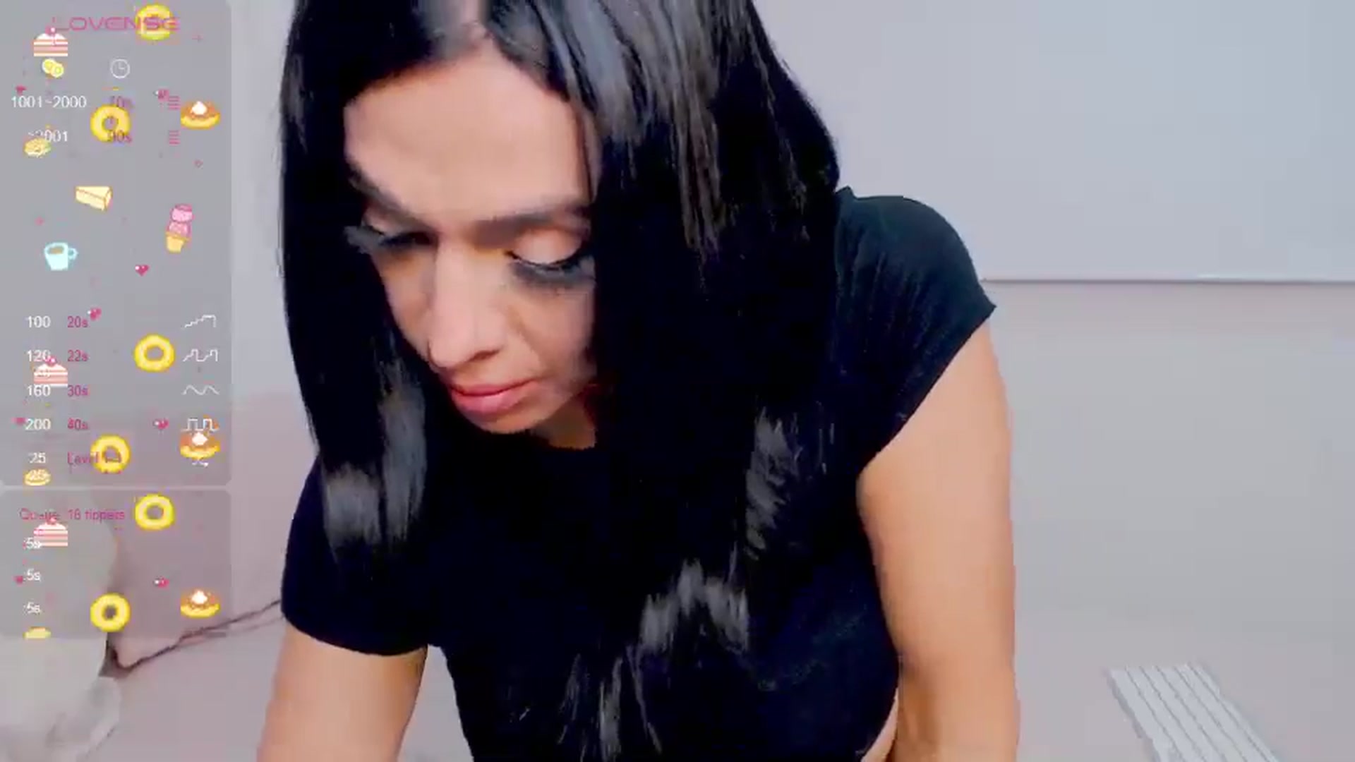 Gallery image thumbnail from AliceFox_'s myfreecams stream on, 05/27/2024, 02:42 image 19 of 20