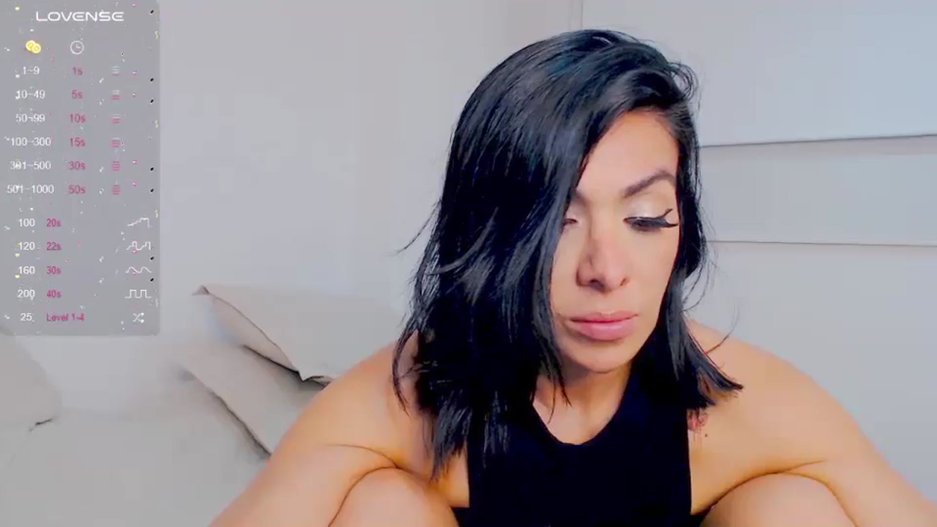 Gallery image thumbnail from AliceFox_'s myfreecams stream on, 05/31/2024, 03:50 image 16 of 20