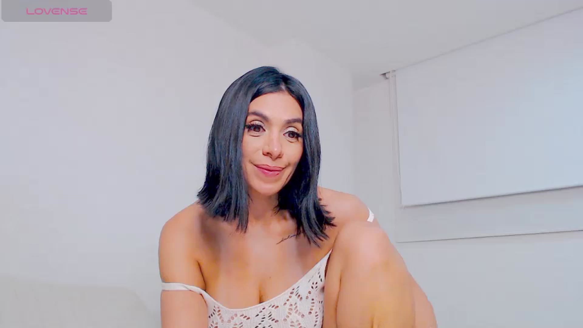 Gallery image thumbnail from AliceFox_'s myfreecams stream on, 06/05/2024, 03:55 image 17 of 20