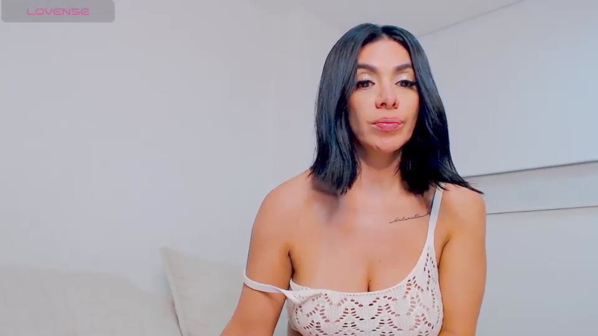 Gallery image thumbnail from AliceFox_'s myfreecams stream on, 06/05/2024, 04:55 image 2 of 20