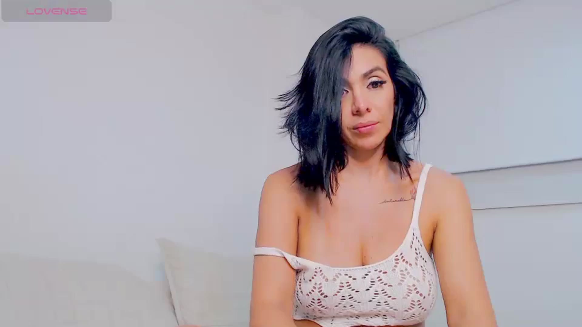 Gallery image thumbnail from AliceFox_'s myfreecams stream on, 06/05/2024, 04:55 image 1 of 20
