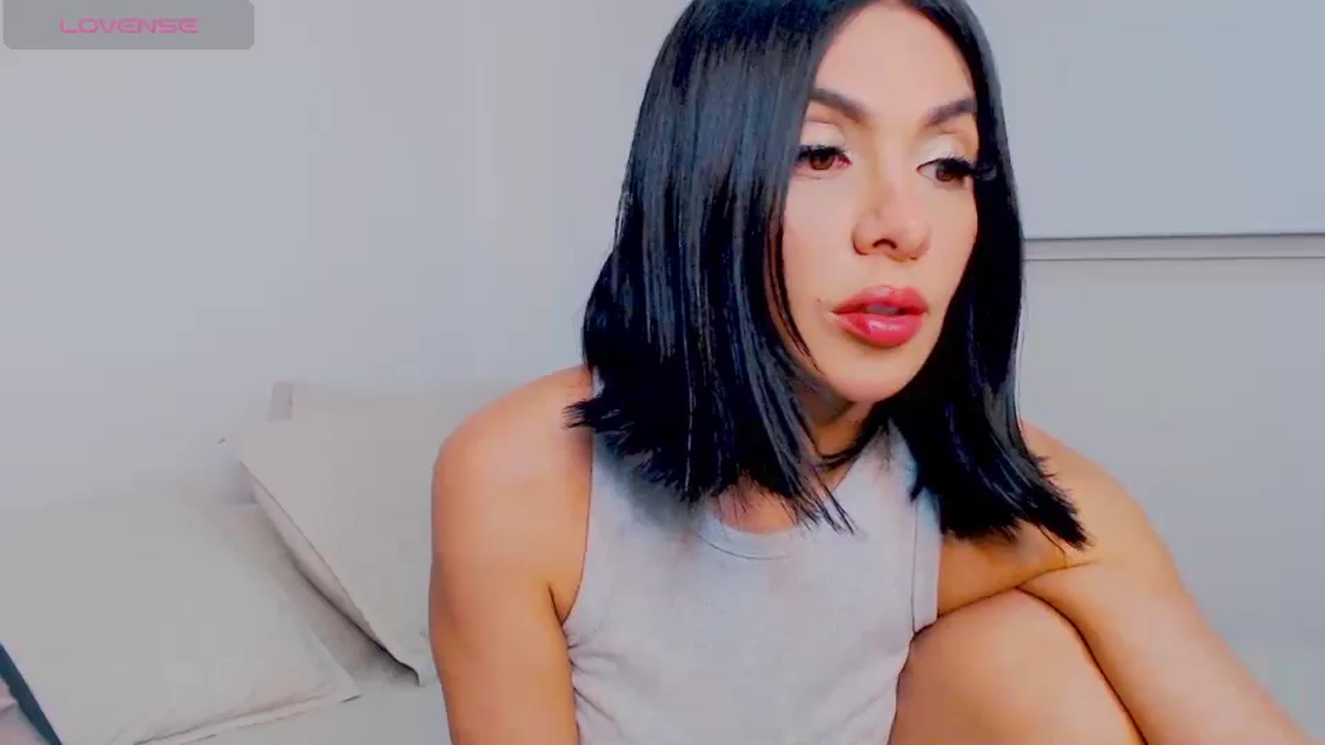 Gallery image thumbnail from AliceFox_'s myfreecams stream on, 06/06/2024, 03:17 image 2 of 20