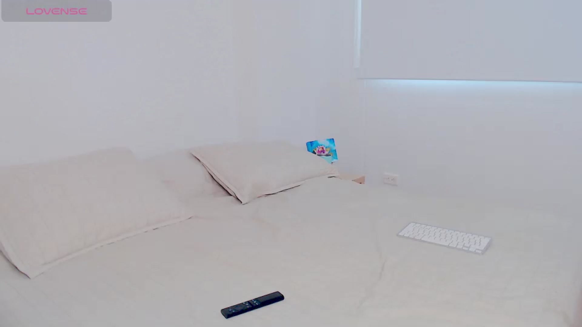 Gallery image thumbnail from AliceFox_'s myfreecams stream on, 06/12/2024, 18:26 image 3 of 20