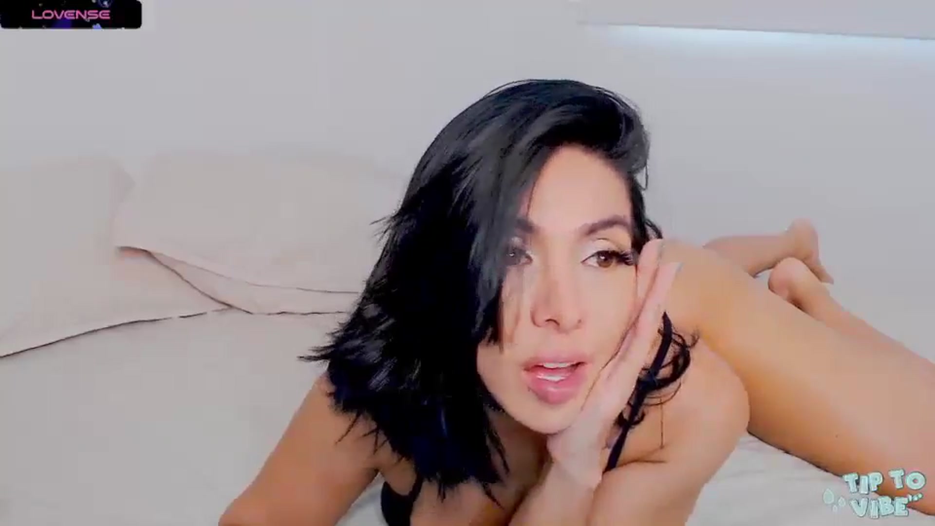 Gallery image thumbnail from AliceFox_'s myfreecams stream on, 06/14/2024, 17:31 image 17 of 20