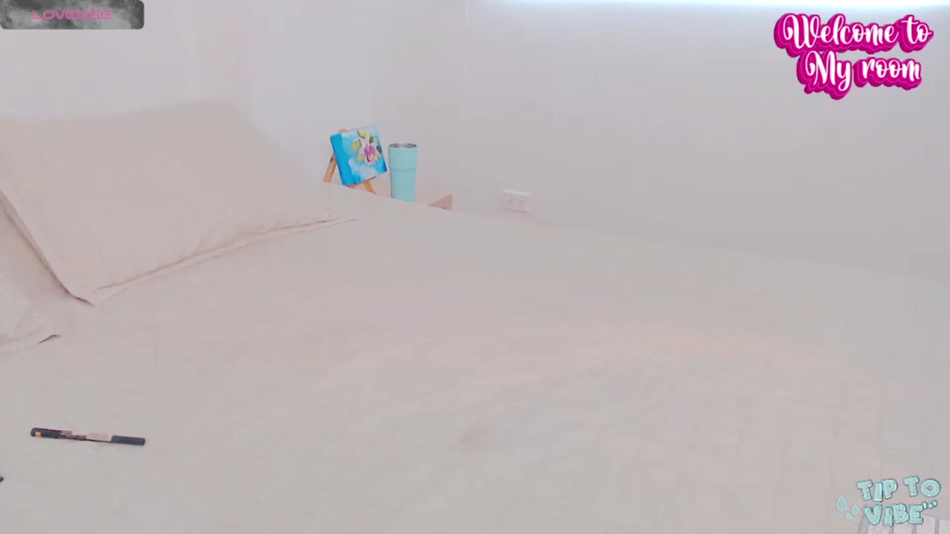 Gallery image thumbnail from AliceFox_'s myfreecams stream on, 06/25/2024, 18:03 image 17 of 20
