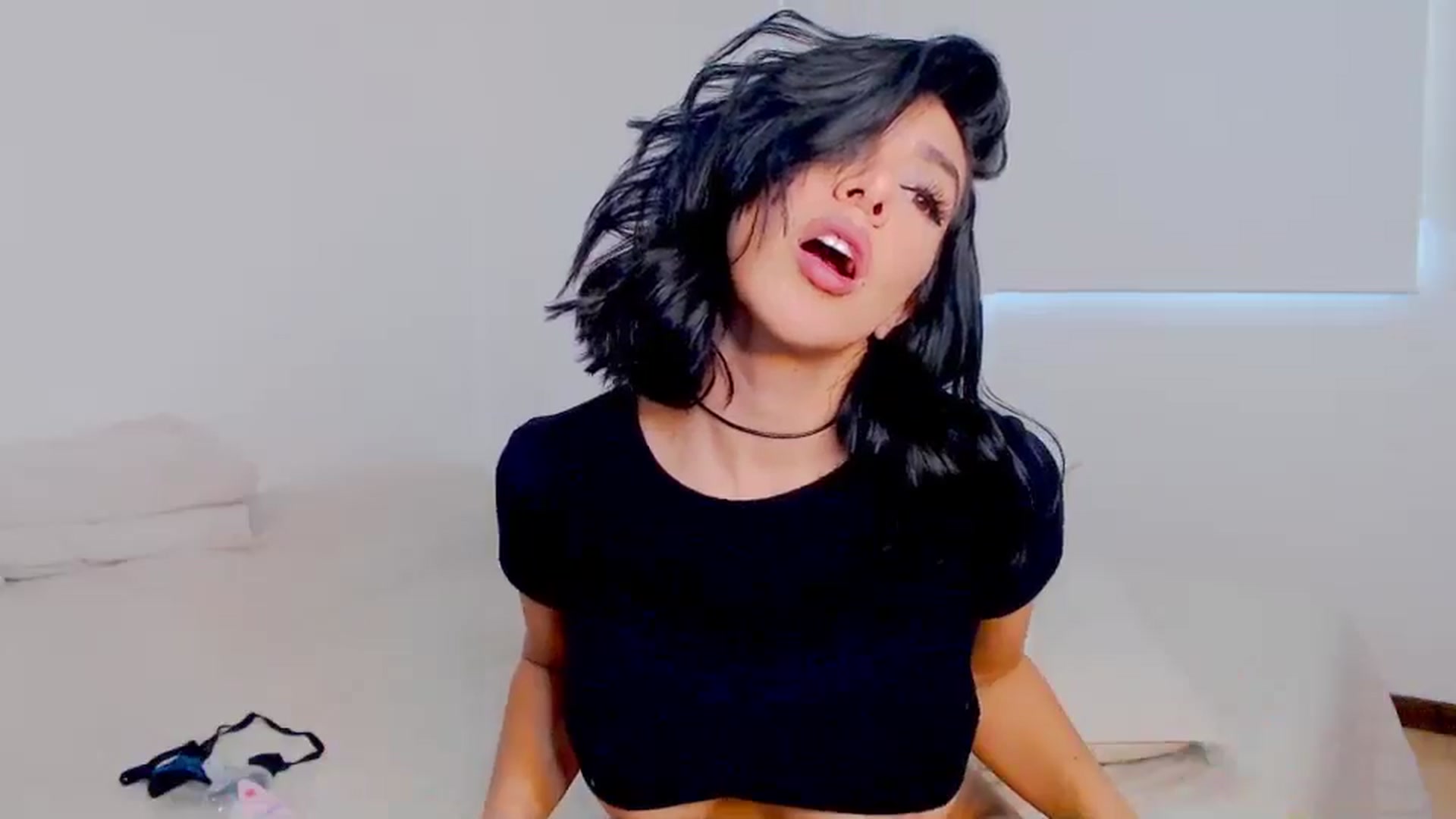 Gallery image thumbnail from AliceFox_'s myfreecams stream on, 06/26/2024, 20:05 image 17 of 20