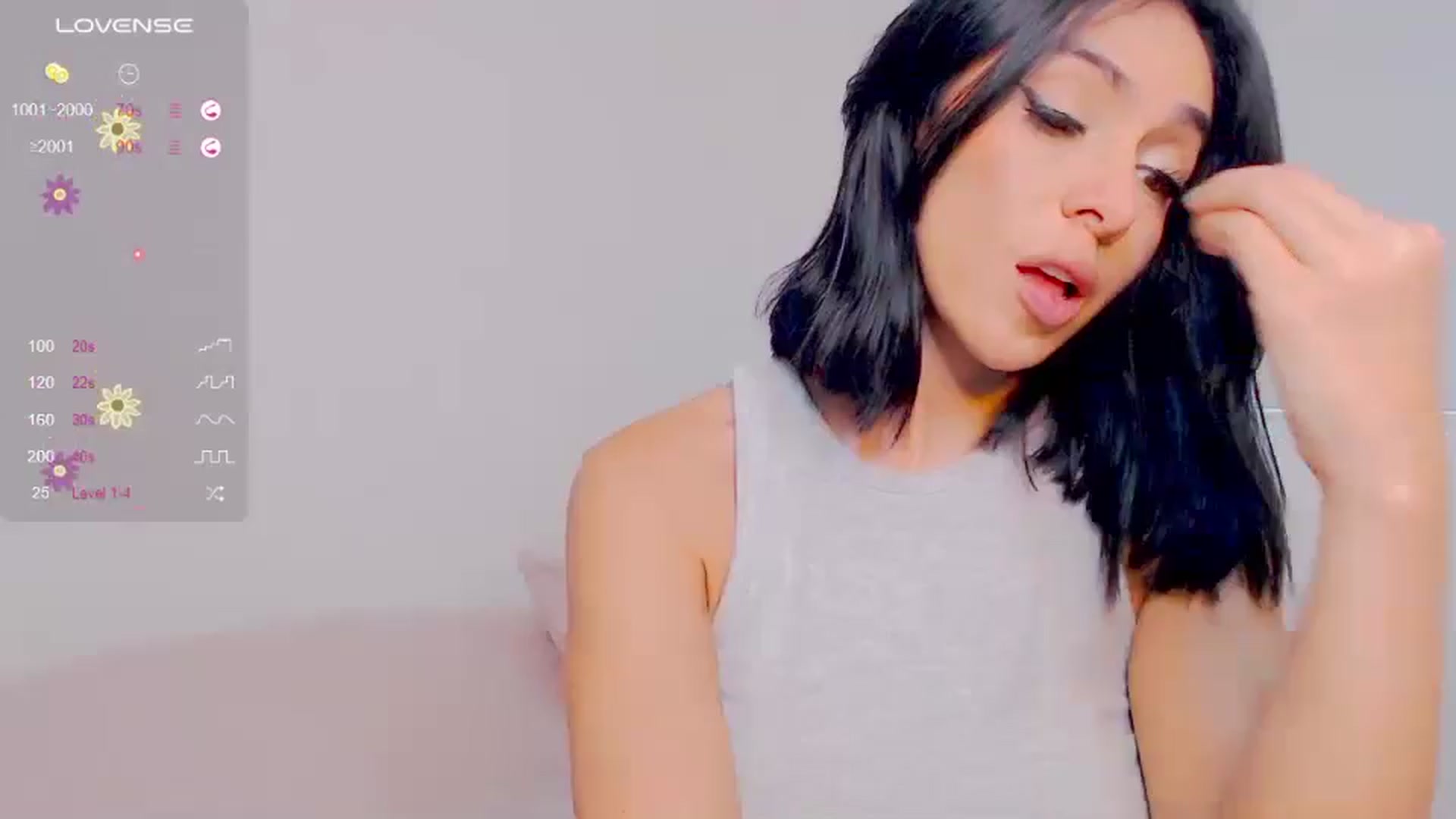 Gallery image thumbnail from AliceFox_'s myfreecams stream on, 07/10/2024, 16:50 image 12 of 20