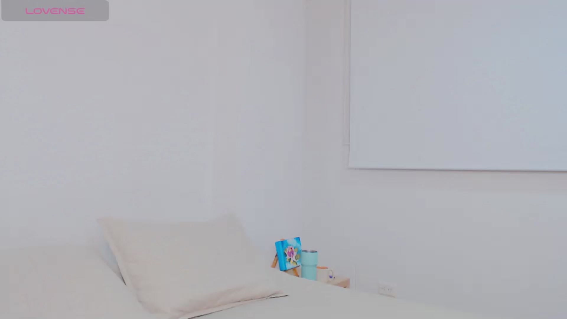 Gallery image thumbnail from AliceFox_'s myfreecams stream on, 07/22/2024, 02:27 image 1 of 20