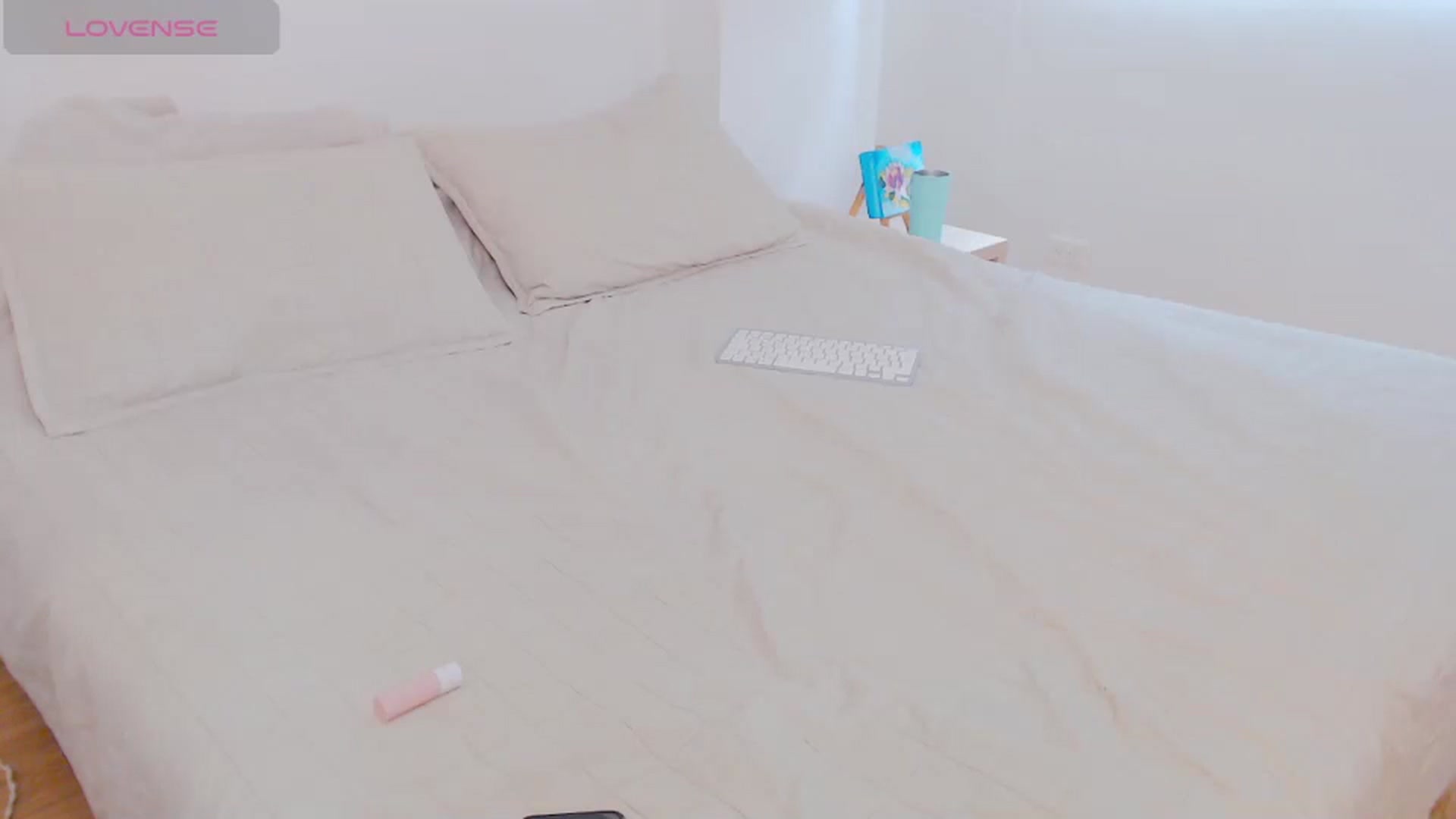 Gallery image thumbnail from AliceFox_'s myfreecams stream on, 07/30/2024, 18:09 image 10 of 20