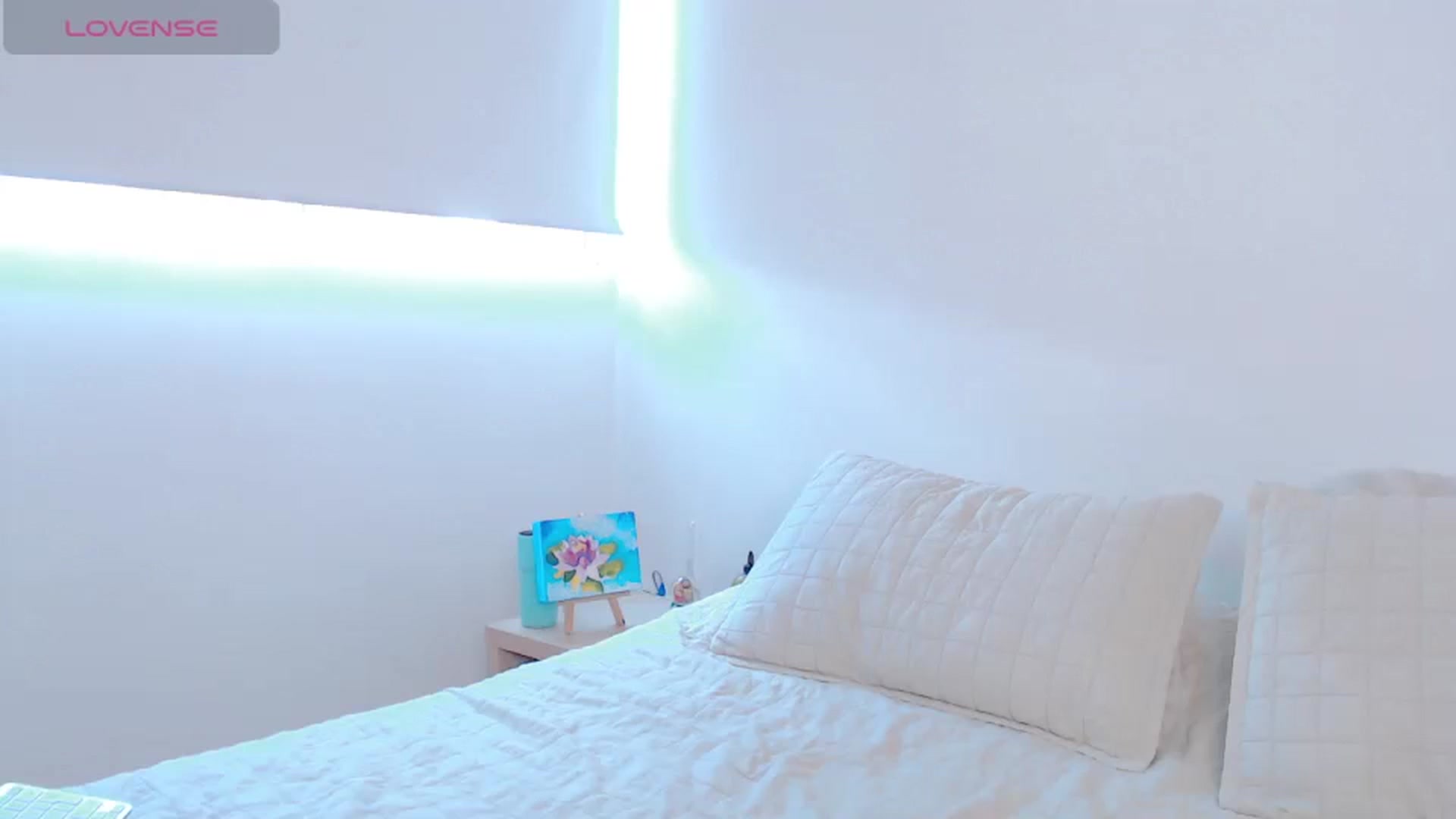 Gallery image thumbnail from AliceFox_'s myfreecams stream on, 10/17/2024, 17:49 image 11 of 20