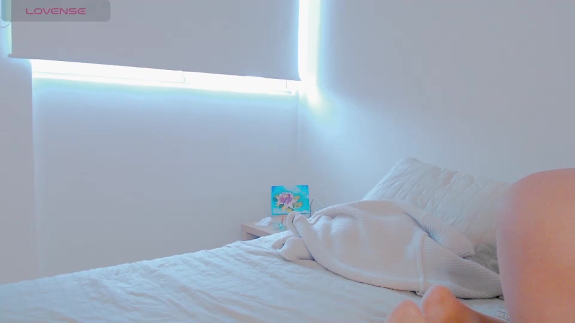 Gallery image thumbnail from AliceFox_'s myfreecams stream on, 10/24/2024, 20:08 image 12 of 20