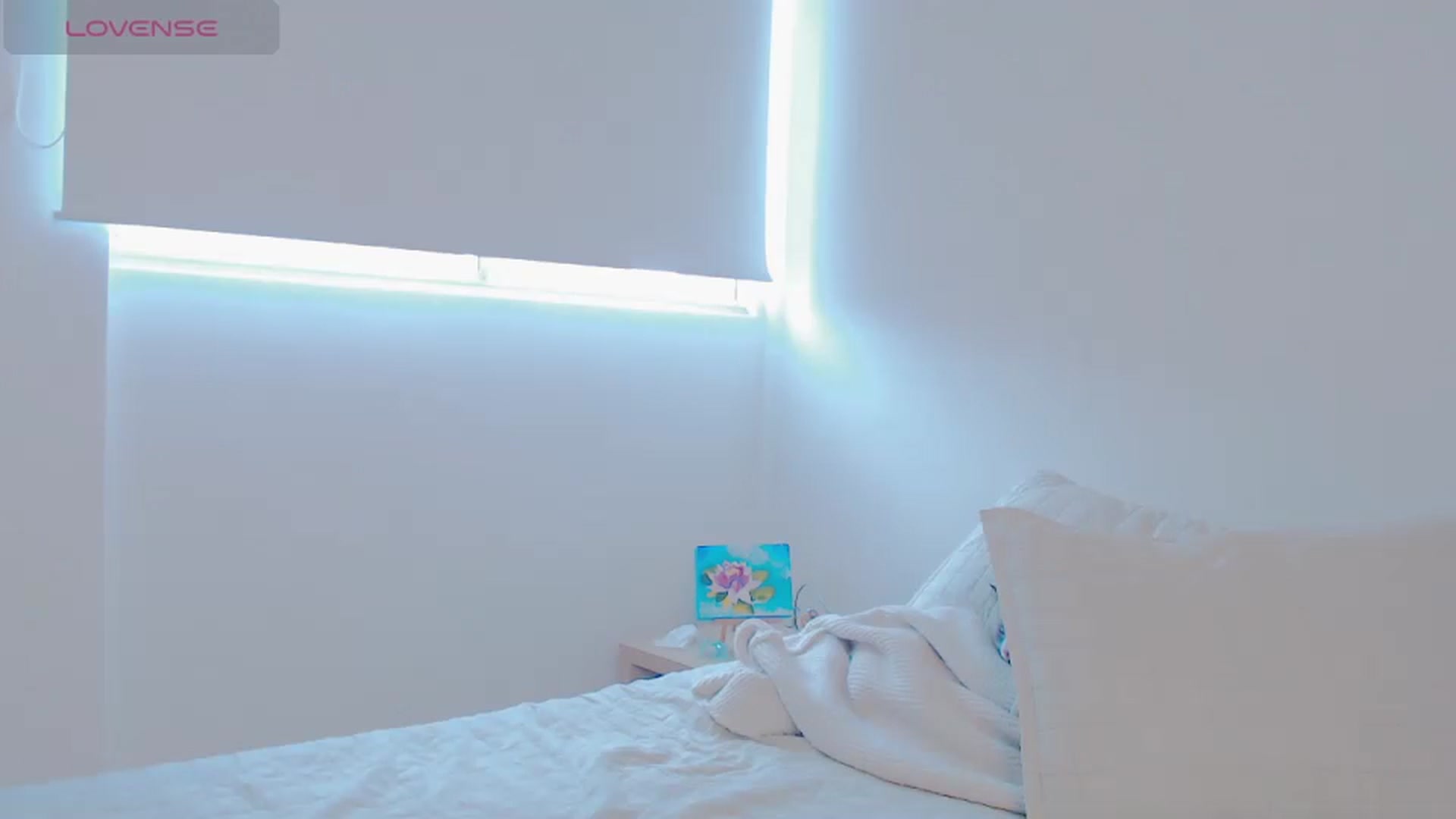 Gallery image thumbnail from AliceFox_'s myfreecams stream on, 10/24/2024, 20:08 image 19 of 20