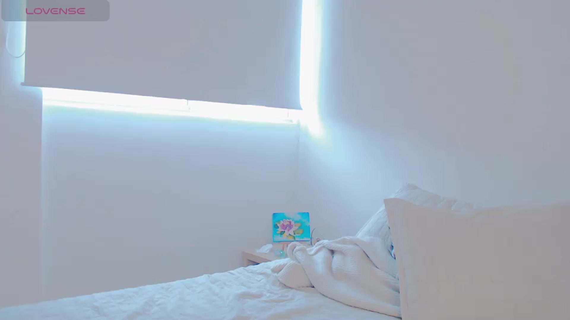 Gallery image thumbnail from AliceFox_'s myfreecams stream on, 10/24/2024, 20:08 image 18 of 20