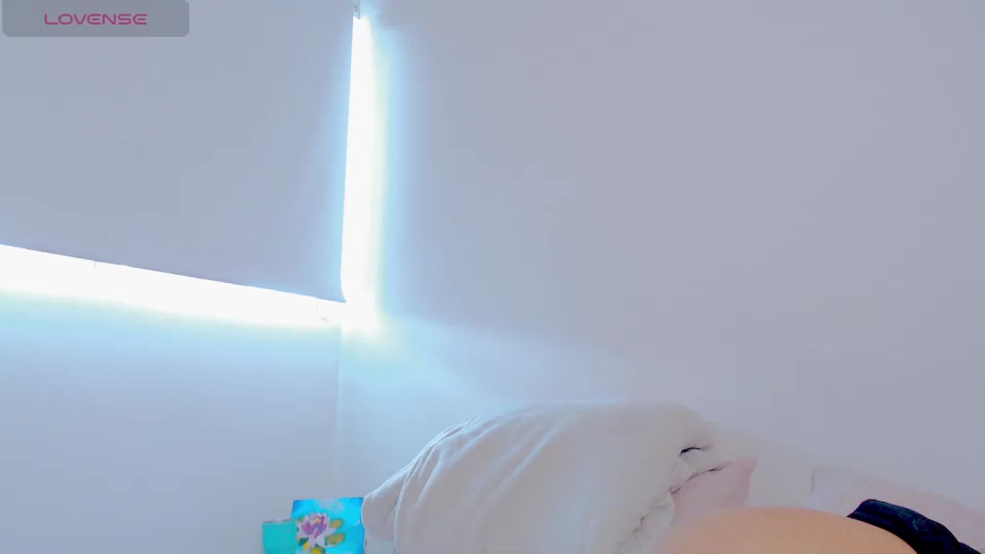 Gallery image thumbnail from AliceFox_'s myfreecams stream on, 11/20/2024, 19:53 image 18 of 20