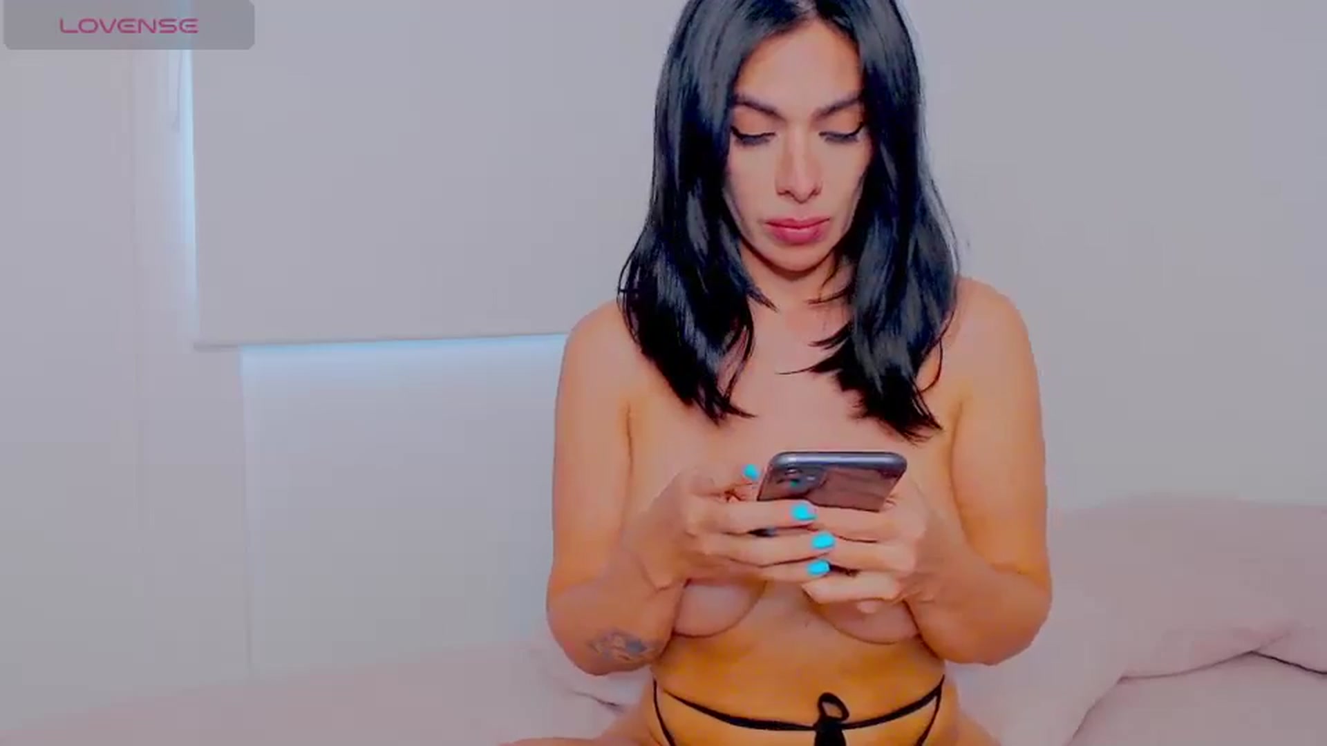 Gallery image thumbnail from AliceFox_'s myfreecams stream on, 11/23/2024, 20:01 image 16 of 20