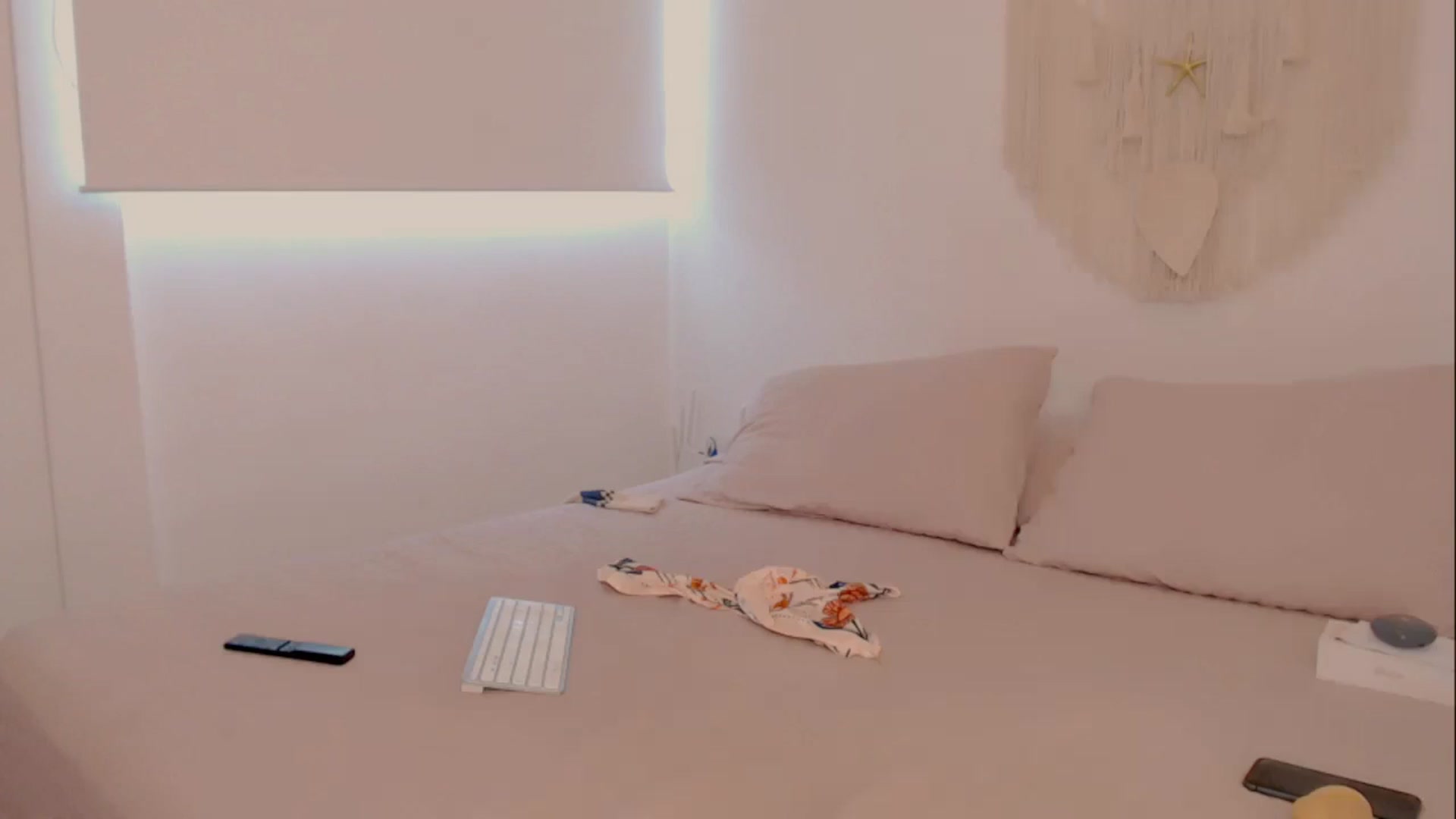 Gallery image thumbnail from AliceFox_'s myfreecams stream on, 04/02/2025, 15:50 image 5 of 20