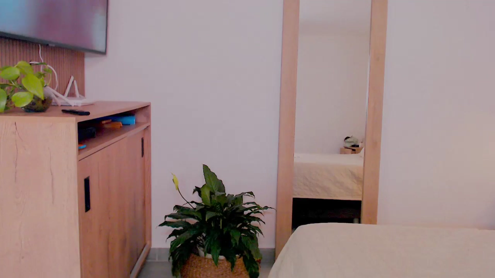 Gallery image thumbnail from AliceFox_'s myfreecams stream on, 12/02/2025, 18:36 image 2 of 20