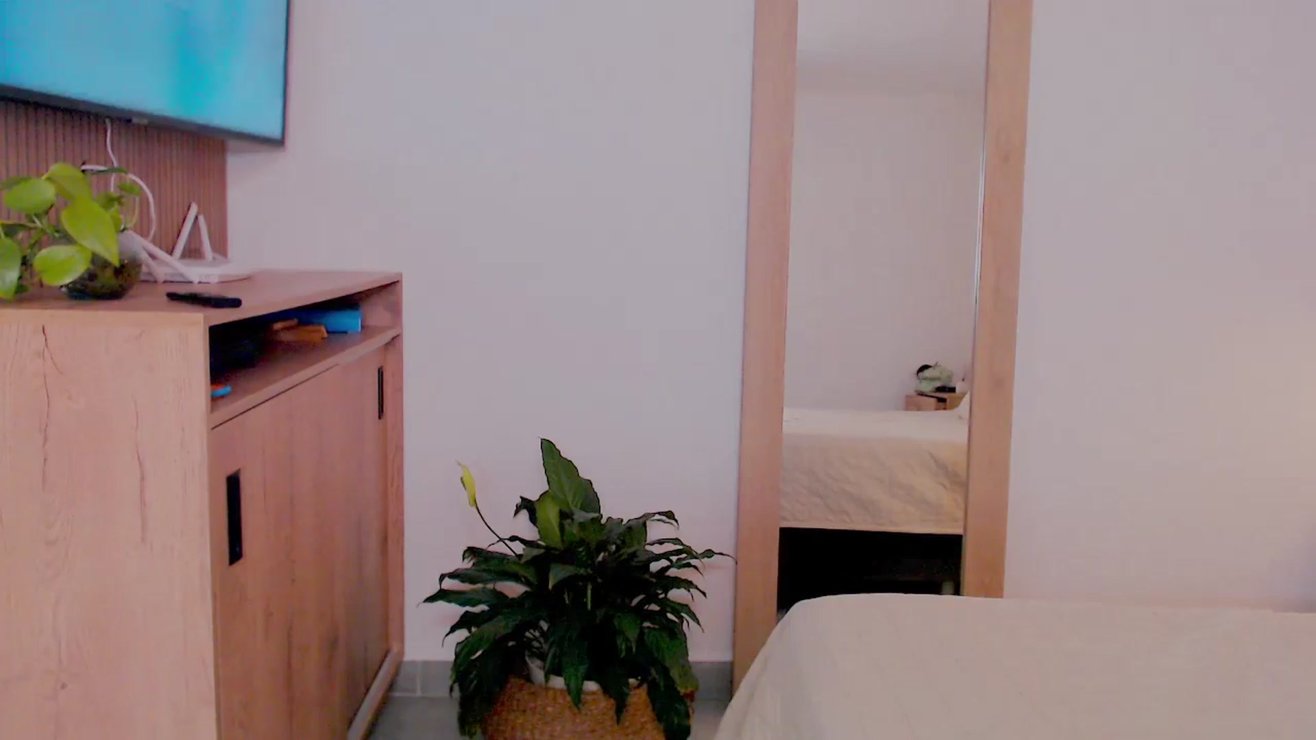 Gallery image thumbnail from AliceFox_'s myfreecams stream on, 12/02/2025, 18:36 image 3 of 20