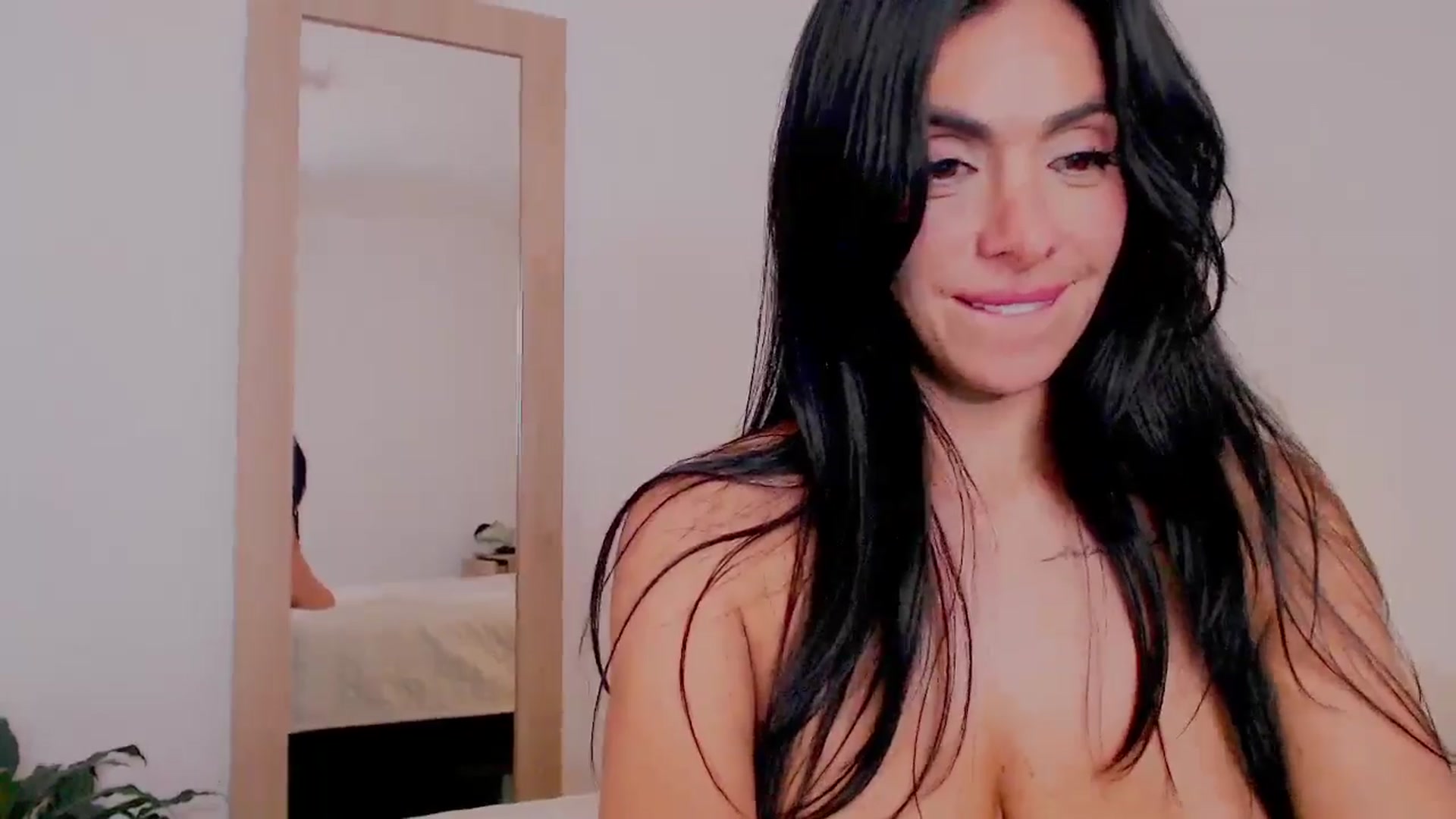 Gallery image thumbnail from AliceFox_'s myfreecams stream on, 12/02/2025, 18:36 image 11 of 20