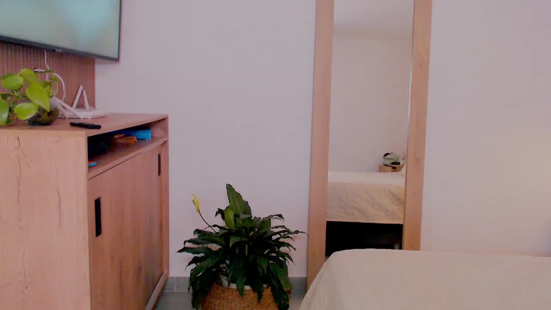 Gallery image thumbnail from AliceFox_'s myfreecams stream on, 12/02/2025, 18:36 image 5 of 20