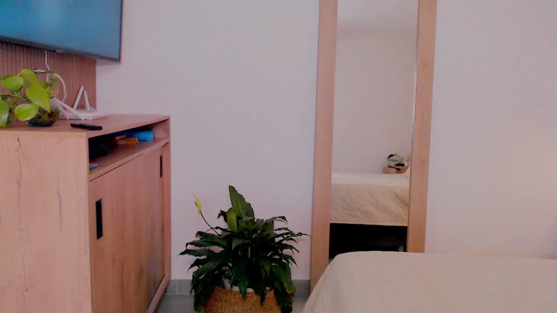 Gallery image thumbnail from AliceFox_'s myfreecams stream on, 12/02/2025, 18:36 image 4 of 20