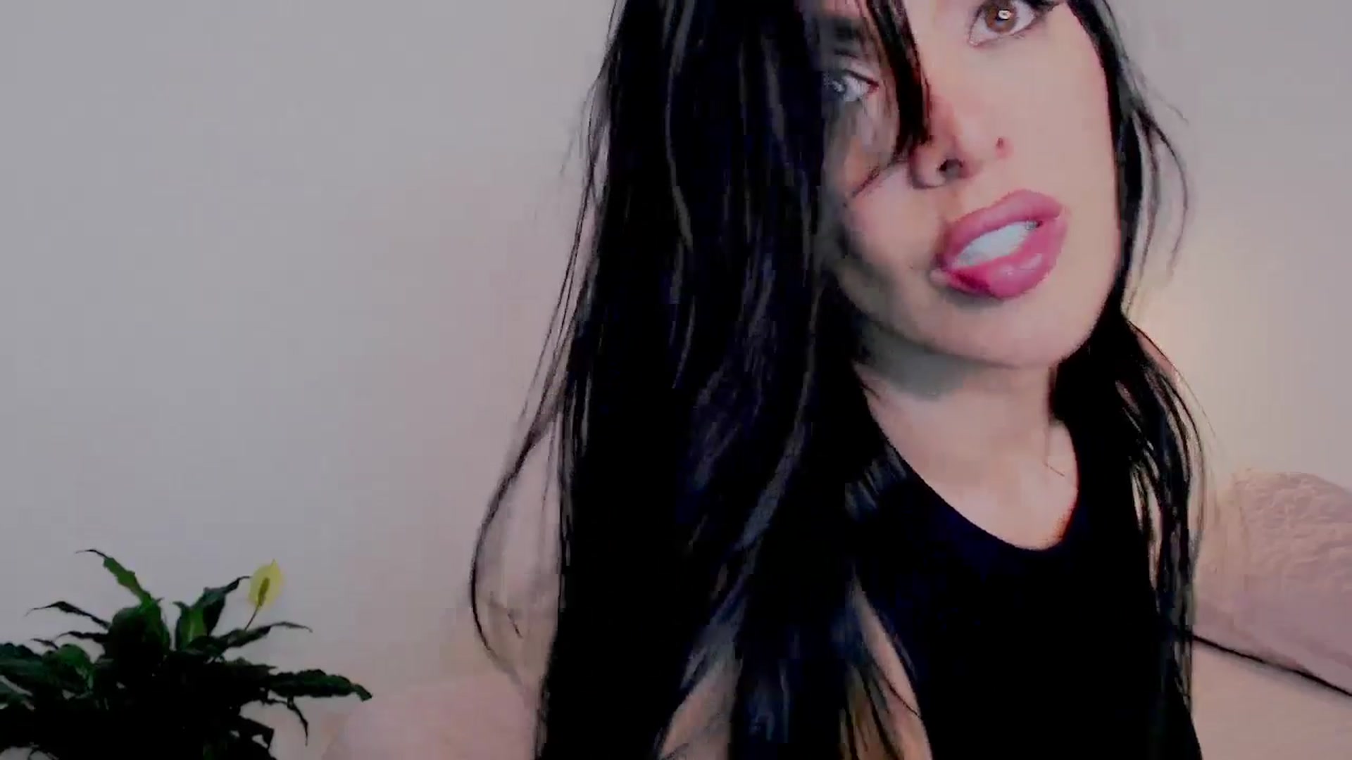Gallery image thumbnail from AliceFox_'s myfreecams stream on, 12/05/2025, 02:12 image 16 of 20