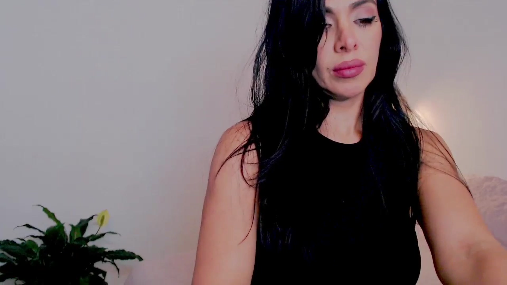 Gallery image thumbnail from AliceFox_'s myfreecams stream on, 12/05/2025, 02:12 image 14 of 20