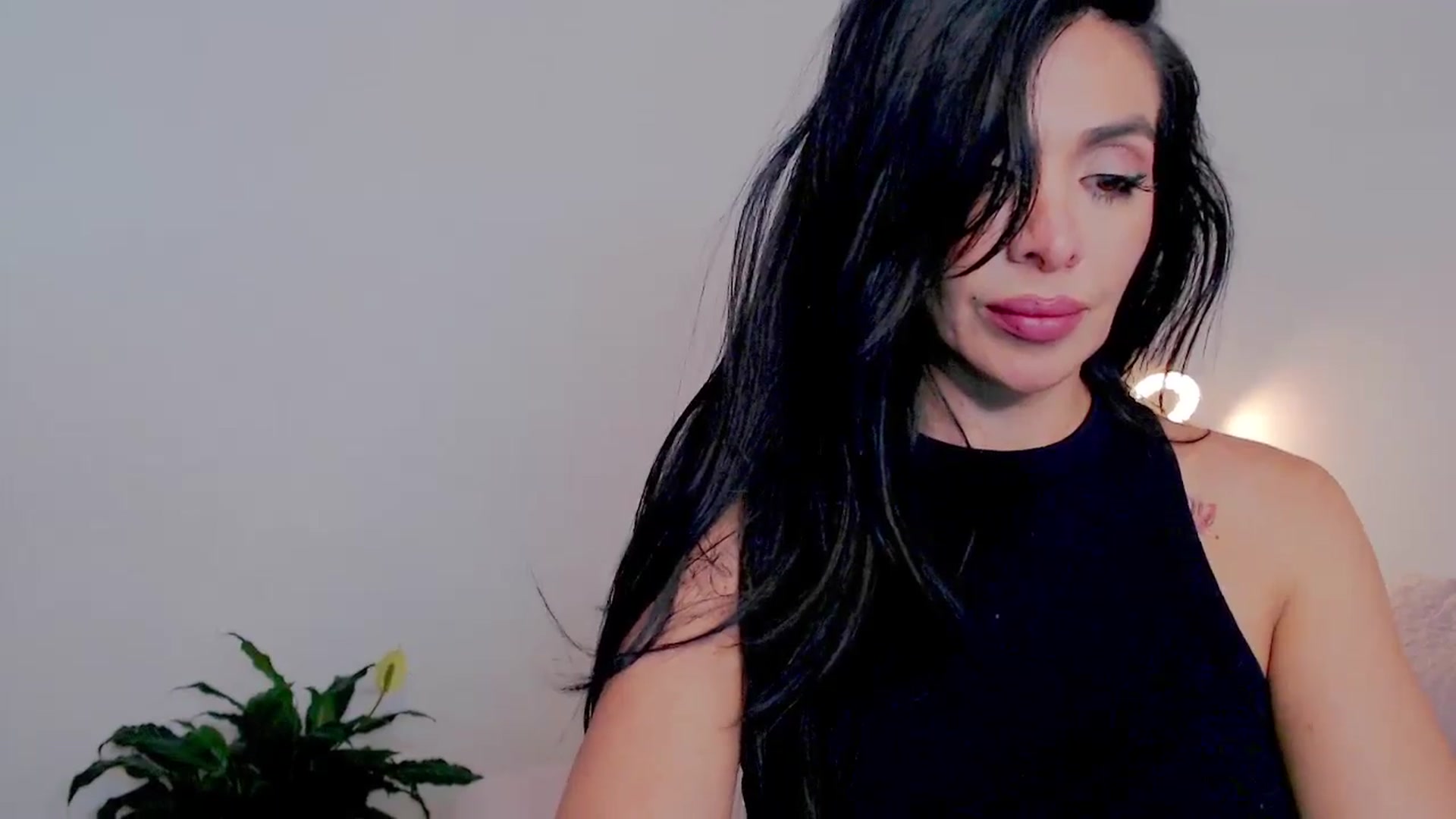 Gallery image thumbnail from AliceFox_'s myfreecams stream on, 12/05/2025, 02:12 image 4 of 20